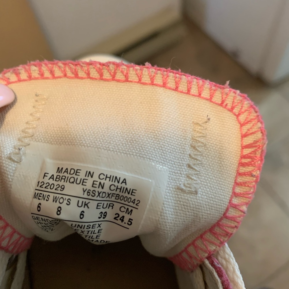 Pink Converse, preowned - Picture 7 of 7